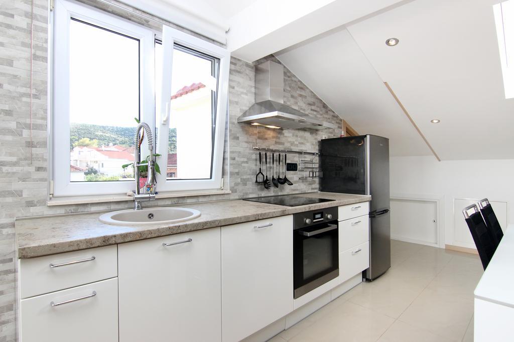 Apartment Pika Smokvina 2A Vinišće Kamer foto